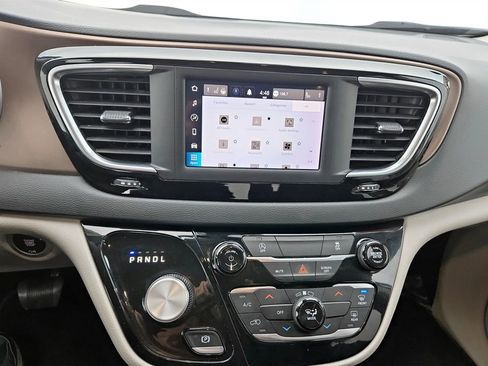 Used 2023 Chrysler Voyager LX image 25