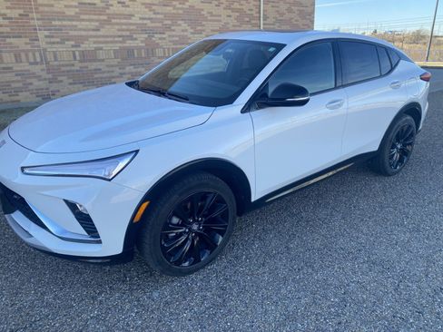 Used 2024 Buick Envista Sport Touring image 3