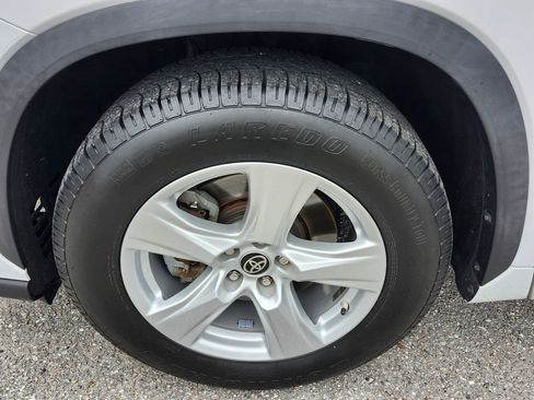 Used 2023 Toyota Highlander L image 19