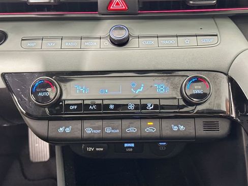 Used 2024 Hyundai Elantra Limited image 18