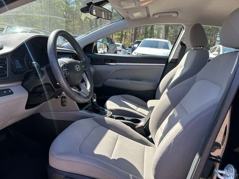Used 2020 Hyundai Elantra SE w/ Winter Weather Package FWD image 14