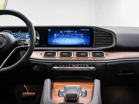 Used 2025 Mercedes-Benz GLE 450 4MATIC image 13