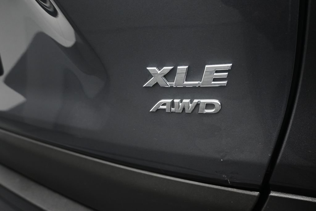 Used 2021 Toyota RAV4 XLE AWD/4WD image 28