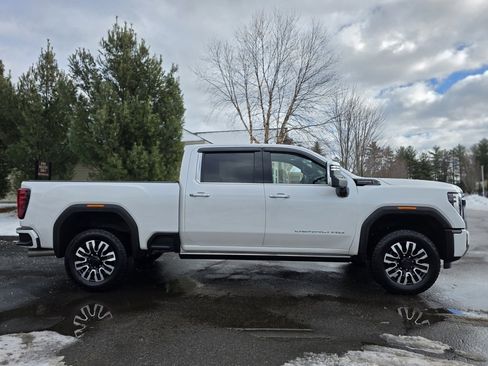 Used 2024 GMC Sierra 2500 Denali Ultimate image 12