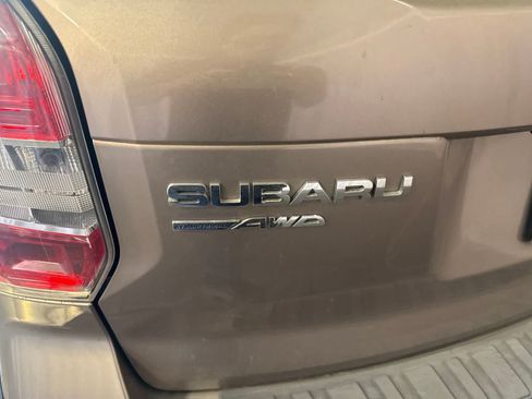 Used 2016 Subaru Forester 2.5i Premium AWD/4WD image 11