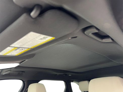 Used 2021 Land Rover Range Rover Velar R-Dynamic S image 67