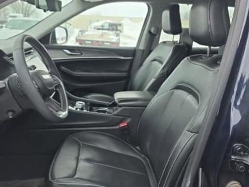 Used 2023 Jeep Grand Cherokee L Limited w/ Luxury Tech Group II image 4