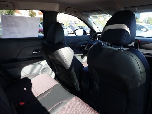 New 2025 Nissan Kicks SR image 17