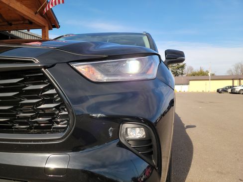 Used 2021 Toyota Highlander XLE image 23