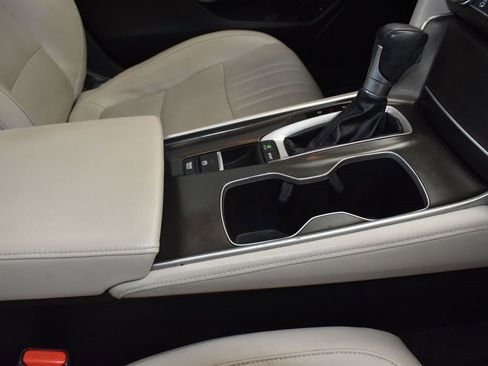 Used 2018 Honda Accord Touring image 27