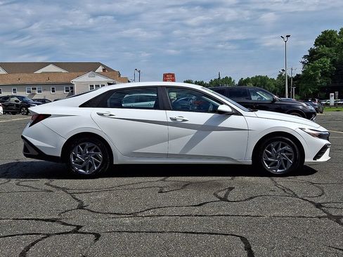 Used 2024 Hyundai Elantra SEL FWD image 7