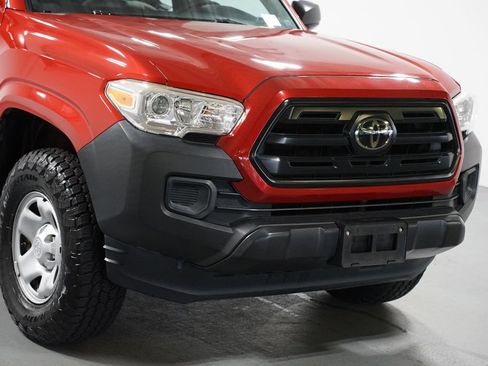 Used 2018 Toyota Tacoma SR RWD image 4