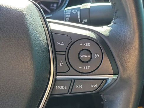 Used 2020 Toyota Camry XLE image 33