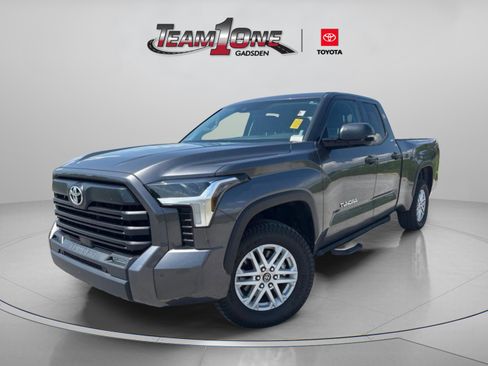 Used 2022 Toyota Tundra SR5 w/ SR5 Convenience Package AWD/4WD image 4