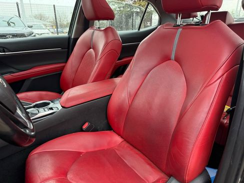 Used 2019 Toyota Camry XSE image 10