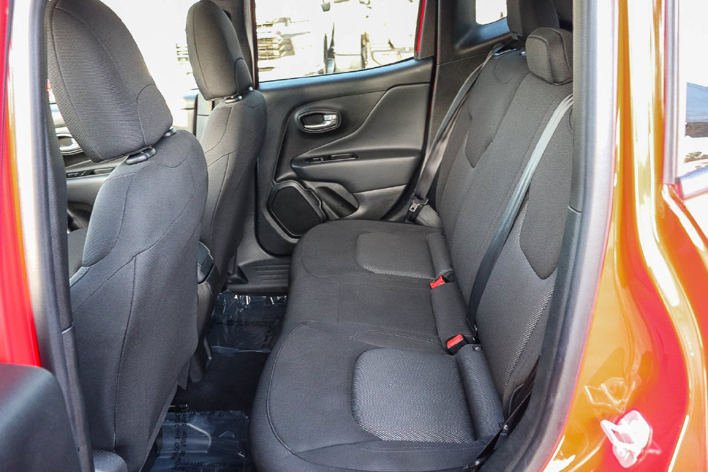 Used 2023 Jeep Renegade Latitude AWD/4WD image 21