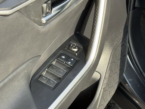 Used 2022 Toyota RAV4 XLE image 16