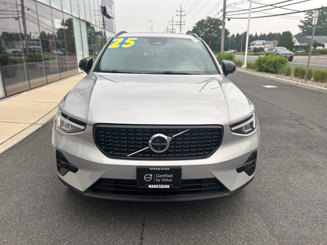 Certified 2025 Volvo XC40 B5 Plus AWD/4WD image 7