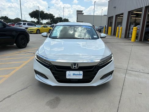 Certified 2018 Honda Accord Touring image 3