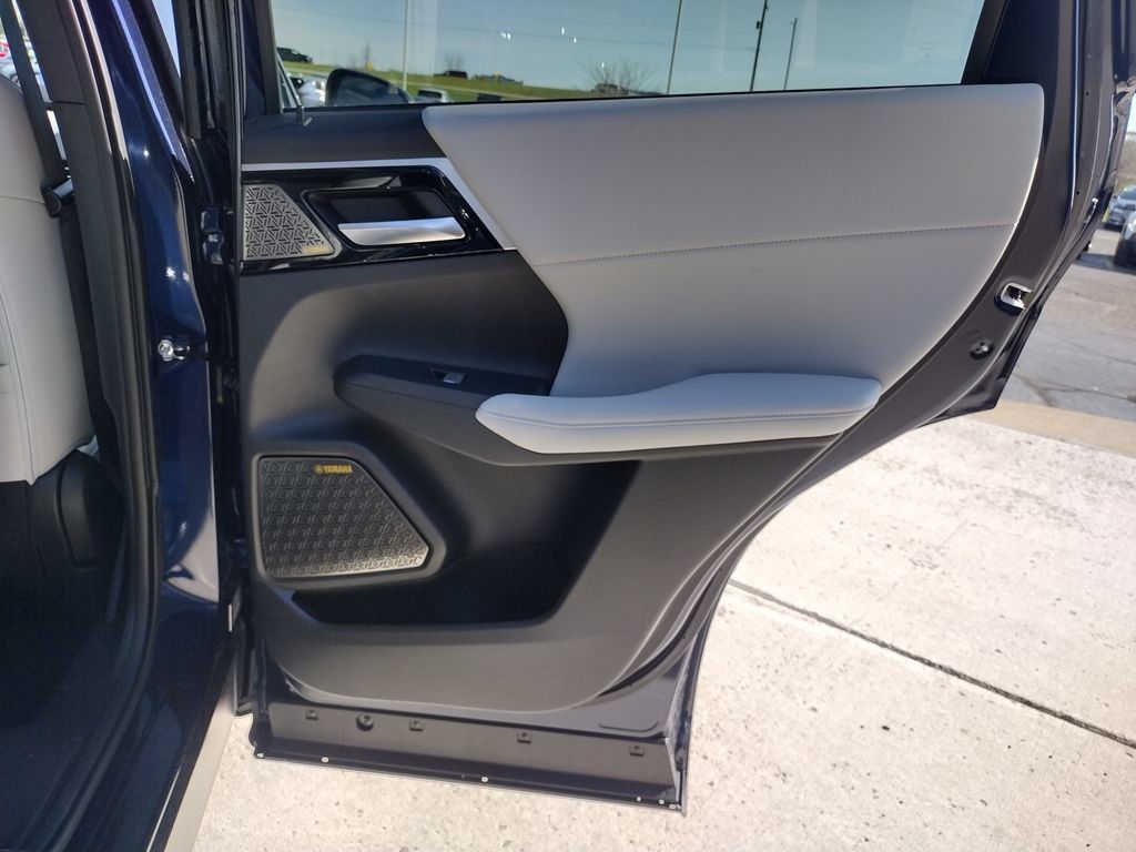 New 2026 Mitsubishi Outlander SE AWD/4WD image 32
