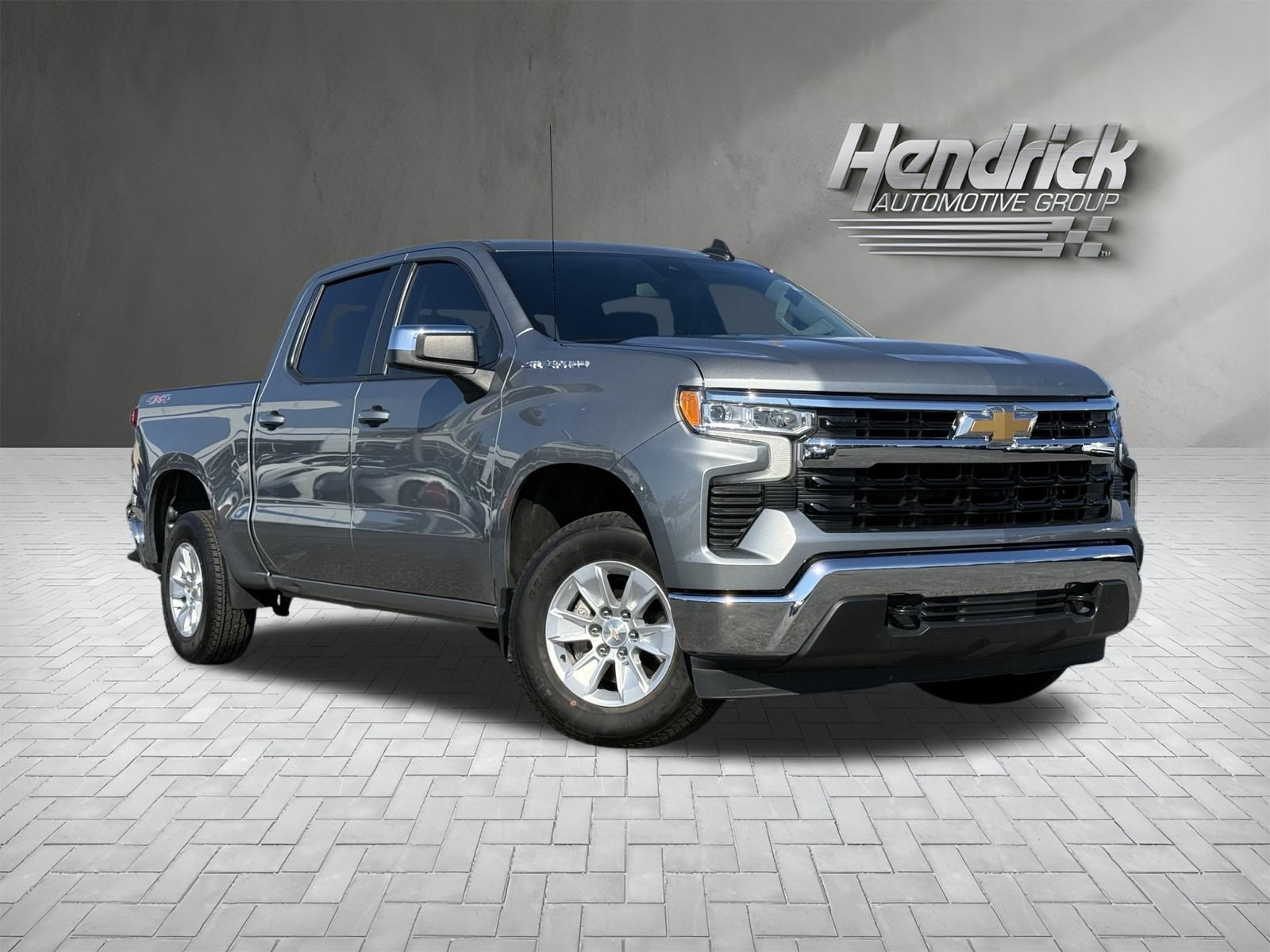 Used 2023 Chevrolet Silverado 1500 LT AWD/4WD image 2
