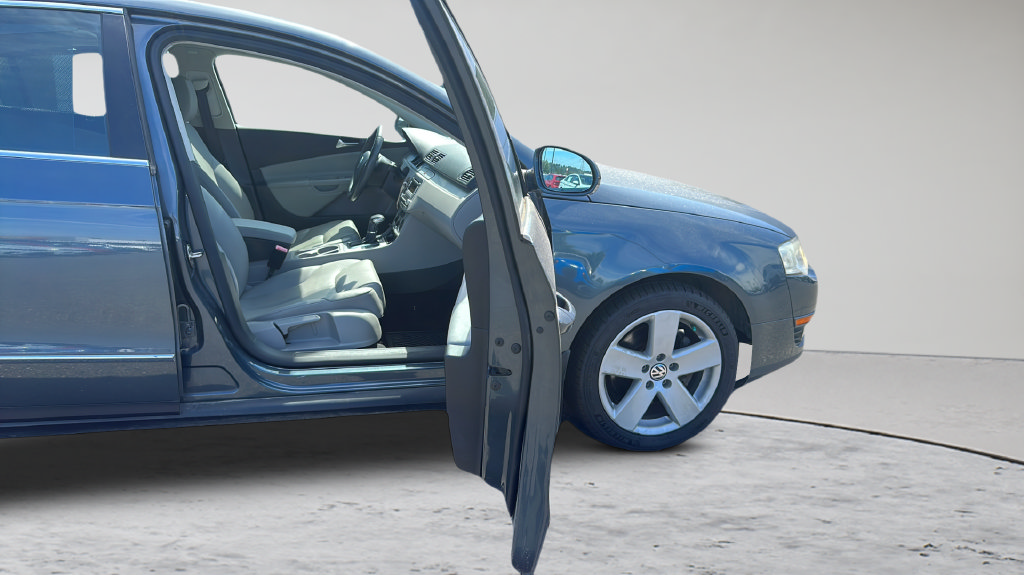 Used 2009 Volkswagen Passat Komfort FWD image 17
