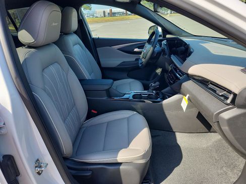 New 2026 Buick Envista Avenir FWD image 9