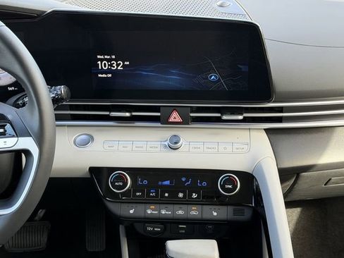 Used 2025 Hyundai Elantra Limited FWD image 5