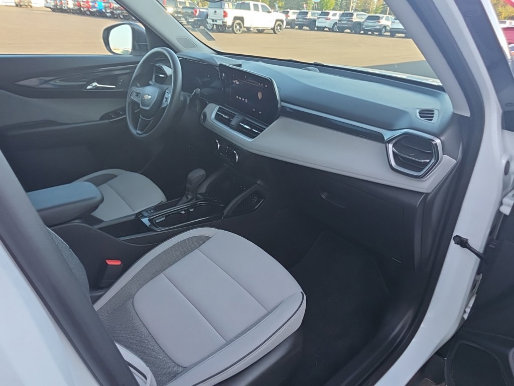 Used 2024 Chevrolet TrailBlazer LS FWD image 21