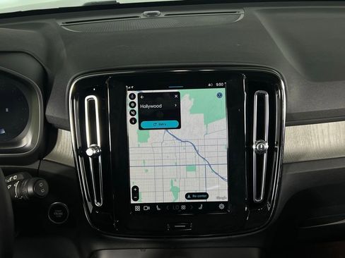 Used 2025 Volvo XC40 B5 Plus image 17