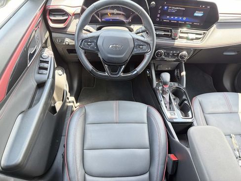 Used 2025 Chevrolet TrailBlazer RS w/ Convenience Package FWD image 11