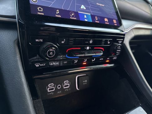 Used 2021 Jeep Grand Cherokee L Limited image 11