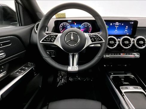 Used 2026 Mercedes-Benz GLB 250 image 4