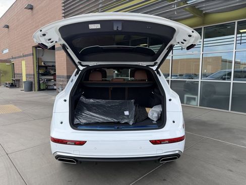 Used 2024 Audi Q5 e Premium w/ Convenience Package image 40