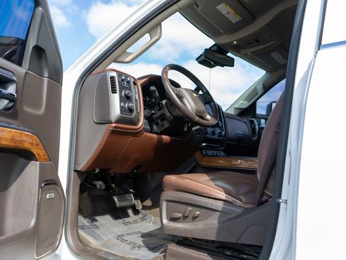 Used 2016 Chevrolet Silverado 3500 High Country w/ Duramax Plus Package image 13