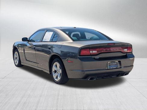Used 2014 Dodge Charger SE w/ Connectivity Group RWD image 3
