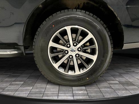 Used 2021 Ford Expedition XLT image 32