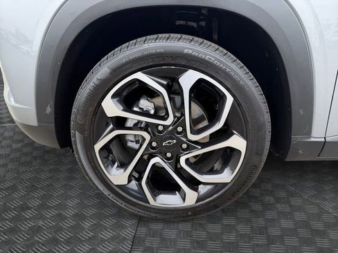 Used 2025 Chevrolet Trax RS w/ Driver Confidence Package image 14