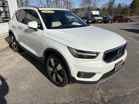 Used 2021 Volvo XC40 T5 Momentum image 15