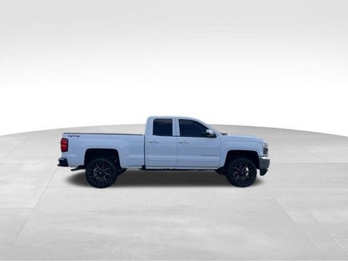 Used 2017 Chevrolet Silverado 1500 LT w/ All Star Edition AWD/4WD image 6