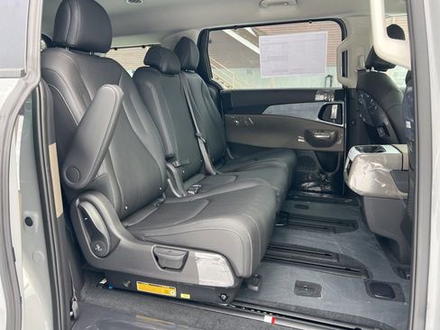 New 2026 Kia Carnival EX image 14