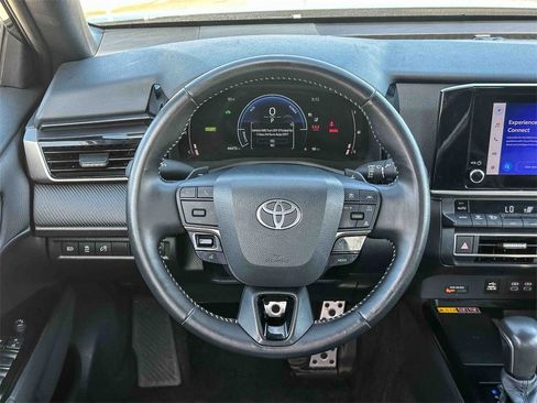 Used 2025 Toyota Camry SE image 25
