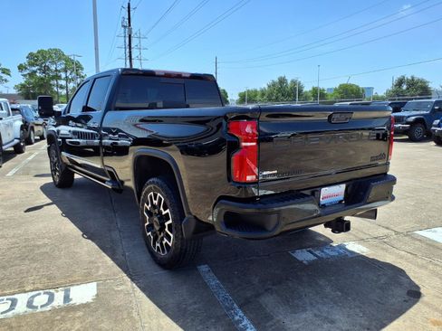 Used 2025 Chevrolet Silverado 2500 High Country w/ High Country Premium Package AWD/4WD image 4