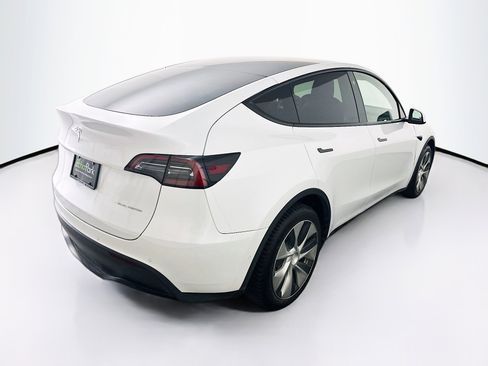 Used 2022 Tesla Model Y Long Range image 9