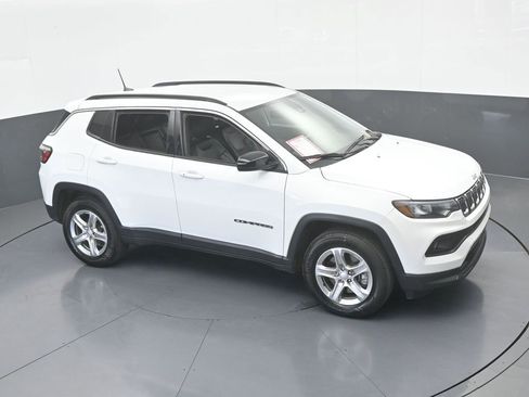 Used 2023 Jeep Compass Latitude AWD/4WD image 49