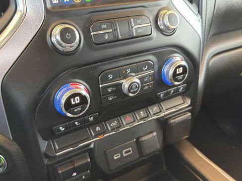 Used 2020 GMC Sierra 1500 SLT w/ SLT Premium Package AWD/4WD image 25