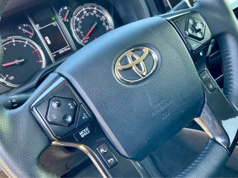 Used 2024 Toyota 4Runner TRD Off-Road AWD/4WD image 35