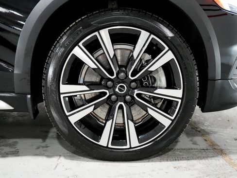 Used 2023 Volvo V60 B5 Cross Country Ultimate w/ Climate Package image 36