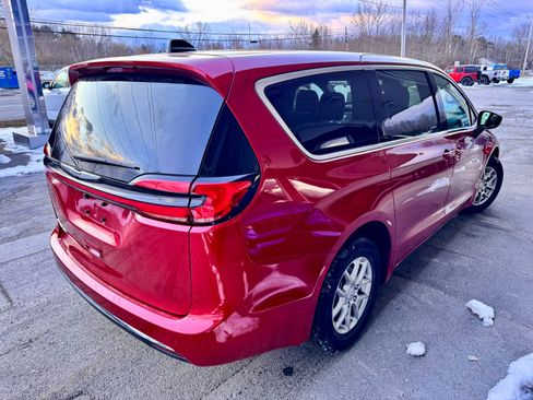 New 2026 Chrysler Pacifica Select image 5