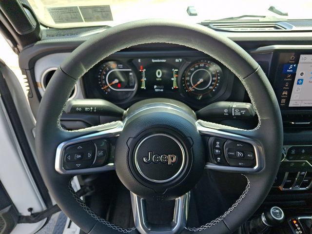 Certified 2025 Jeep Wrangler Unlimited Sahara w/ Safety Group AWD/4WD image 18